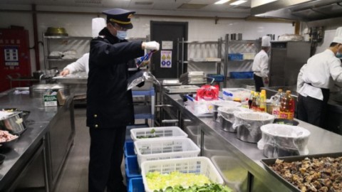 # 餐饮企业如何用AI做食品安全检测：从被动应对到主动防御的智能升级实战指南